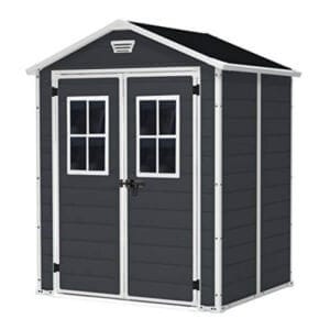Градинска барака Keter Manor Breteuil с вентилация, идеална за съхранение на градински инструменти.