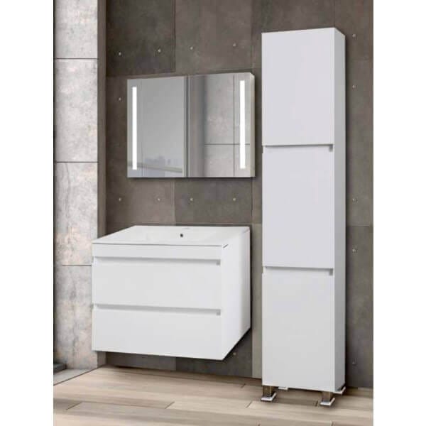 Баня колона Макена Емили, бяла баня колона с три врати и кош за пране, изработена от PVC. Баня колона Макена Емили, бяла баня колона с три врати и кош за пране, изработена от PVC.