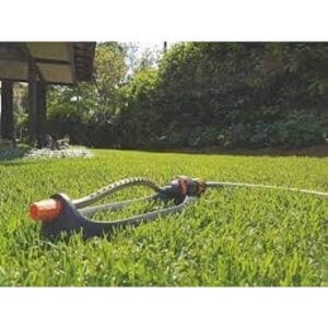 Осцилаторен разпръсквач 20-100 гр с месинг дюзи и метална арка за градина до 220 м²