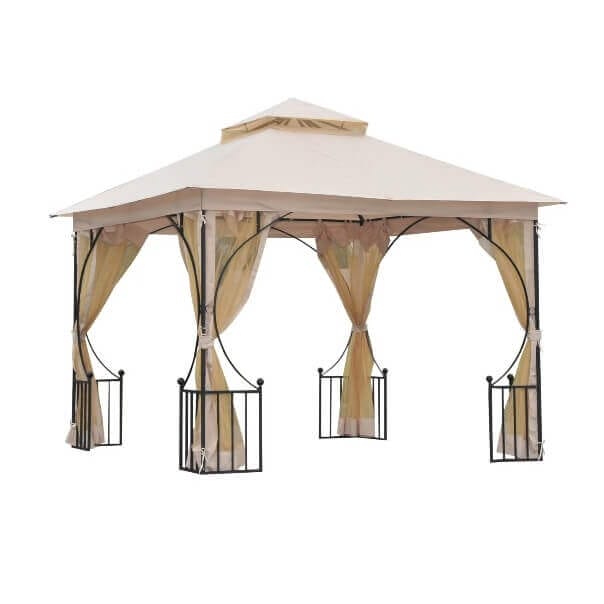 Градинска шатра, павилион и пергола, разположени в зелена градина